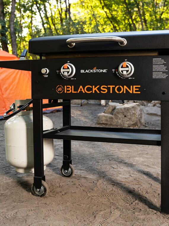 Blackstone 1883 28” Griddle with Hood, Dual Burners, 524 Sq. In. Cooking Surface, Rear Grease Management