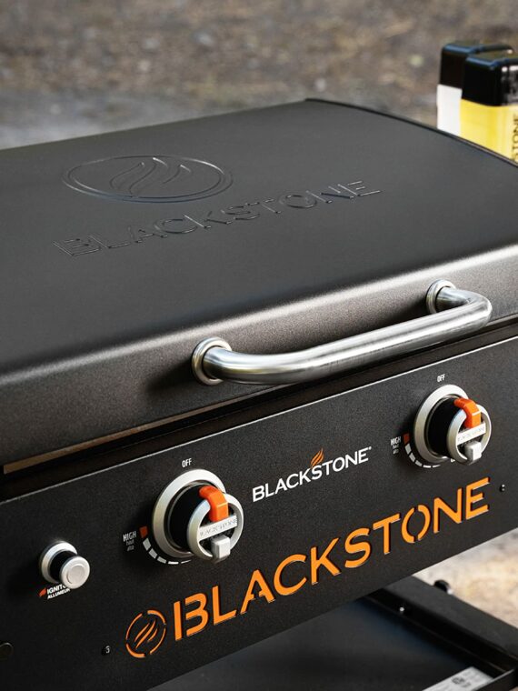 Blackstone 1883 28” Griddle with Hood, Dual Burners, 524 Sq. In. Cooking Surface, Rear Grease Management