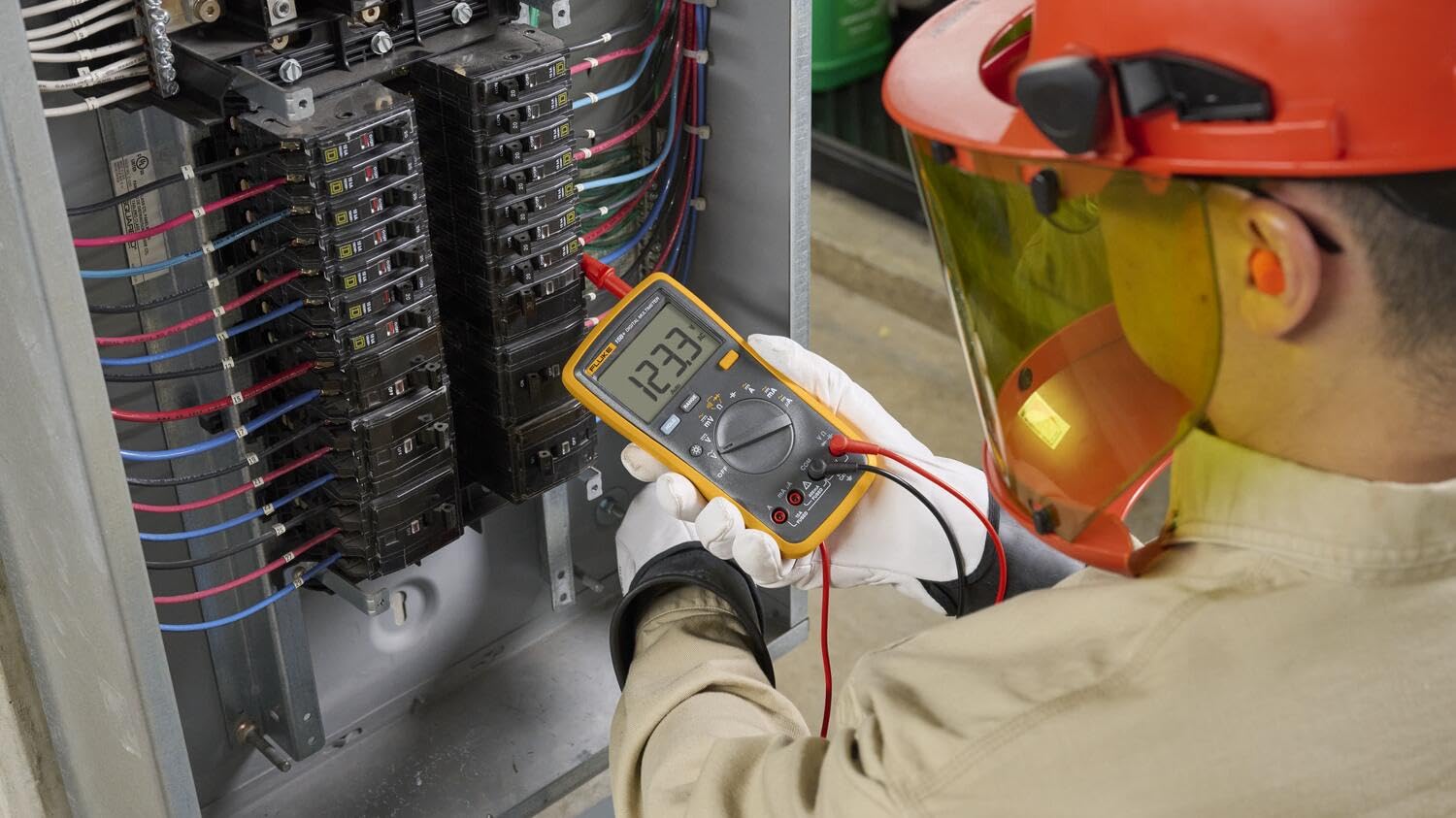 Fluke 15B+ Digital Multimeter, CAT III 600V, AC/DC Voltage & Current, Electrical Testing Tool