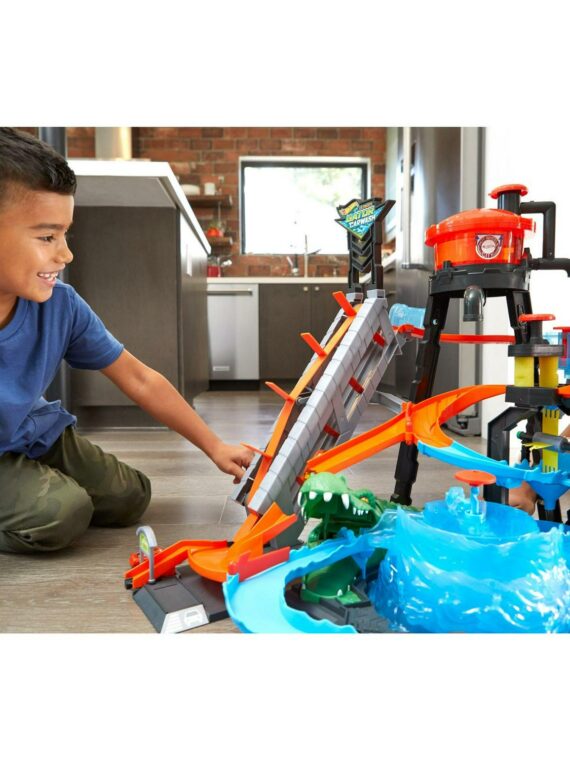 Hot Wheels Ultimate Gator Car Wash Play Set with Color Shifters Car, Ages 5-8, Large-Scale, Interactive Features