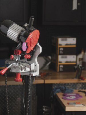 Oregon Compact 120V Bench Chainsaw Chain Grinder, Wall Mountable, Fits .404″ Chains