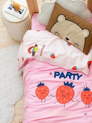 Strawberry Cotton Applique Embroidery Kit – 100% Cotton, 120×150 cm, Soft & Warm for All Seasons