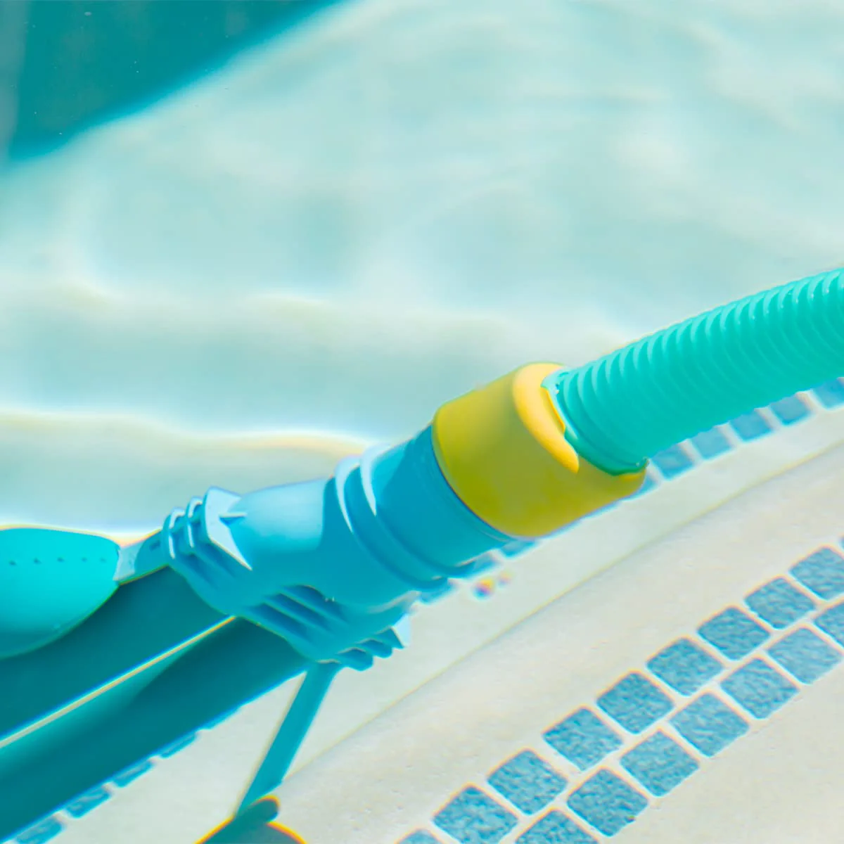 XtremepowerUS Automatic Suction Pool Cleaner with 10 Hoses, Eco-Friendly, Self-Navigating for 30' Pools